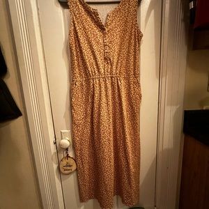 Lands end long dress tan whith white design